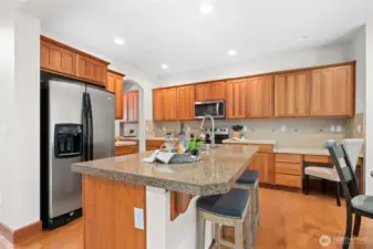 Tons of Kitchen cabinets!