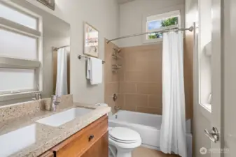 Full bathroom in the second bedroom