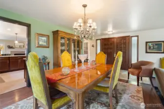 Inviting Living Room and Dining