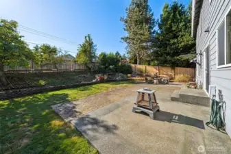 Large patio raised landscaping