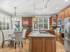 Kitchen w/ eat in space