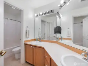 Guest bath on 2nd floor