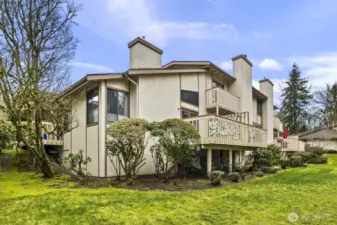 Backs up to open space...peaceful!