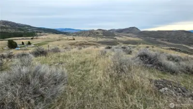 Looking South from North hill center. Great southern exposure! Looking south toward Tonasket.