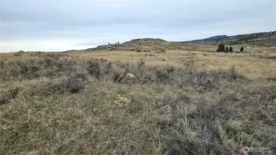 Standing at the South end. Build-ready with power in road. Fantastic views all around. Bring your ideas and start your project!