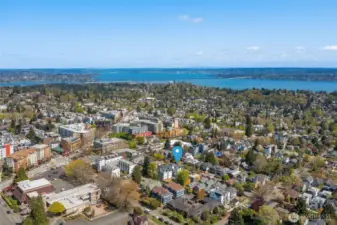 This aerial shot shows it all: close to everything yet perfectly set back. With that blue water view in the distance? Come on.