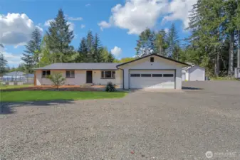 Freshly Updated Rambler located on 1.2 Aces.  Move In Ready!