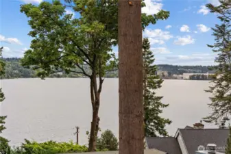 Wonderful Open Lake Washington Views from multiple levels of the house. Enjoy cooking while looking out at the beautiful lake.
