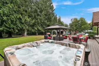 2 firepits tucked away to your left.