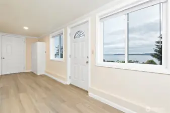 Outside access in to the lower level. Possible ADU, MIL, VRBO. Access to garage and storage areas.