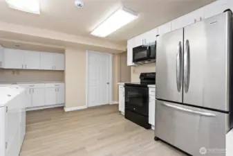 Remodeled 2nd kitchen and w/d.