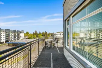 Huge Wrap-around deck