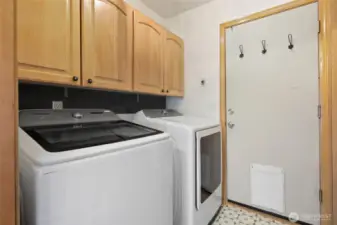 Not pictured is a closet on the back wall with plenty of storage.