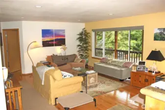 living rm with picture windows