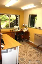 Office/den downstairs or 4th bdrm