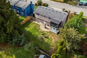 Sub-urban living, with convenient access to both nature and urban amenities. Easy access to I-5, Bothell Everett Hwy and Hwy 9.