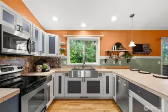 Kitchen with stainless steel farmhouse sink to match stainless steel appliances