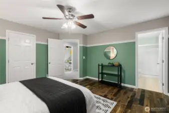 Primary Bedroom w/ walk-in closet