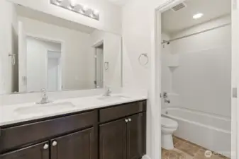 Upstairs full bathroom