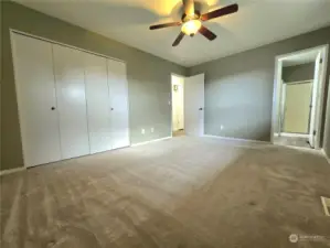 Master Bedroom-Upper