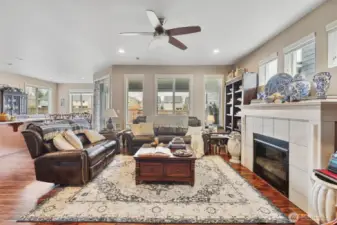 Kitchen to the left