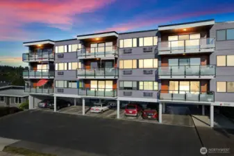 Unbeatable Downtown Edmonds location awaits in this move-in-ready unit at The Breakwater. 2 bedroom & 1.5 baths. Enjoy abundant natural light, a spacious living room with faux hardwood floors, and a private view deck.