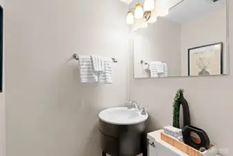 Primary suite 1/2 bath.