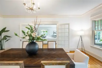 Circular floorplan keeps the flow