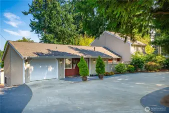 There is a circula7r drive way at the entrance.  This 1.5 story house with basement offers 2867 sq ft of living space.