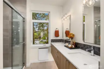 Photo from 10821, featuring similar floor plan and finishes