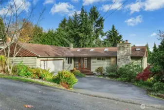 Street view. Natural landscaping