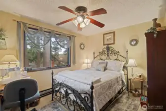 Additional bedroom with good sized closet makes a great guest room, office space or craft room.