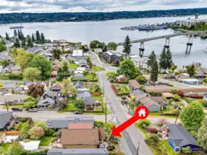 Prime area! A commuters dream! So close to the Bremerton- Seattle ferry terminal!