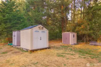 Chicken coop shed has the chicken perch and 4 nesting boxes, it also has a fan to help bring fresh air in