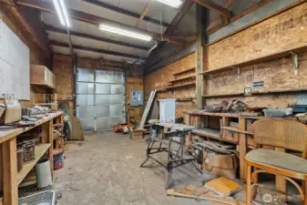 room shop with roll up door