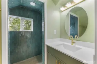 Bath of the additional living space.