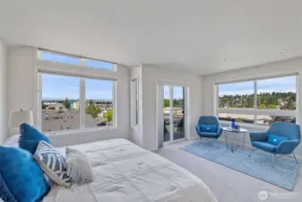 Spacious Primary with views from Seattle to N Seattle, Olympic Mountains and Lk Washington
