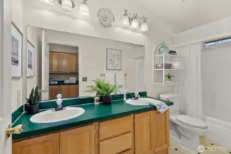 Features dual sinks, full tub/shower combo, and plenty of counter space.