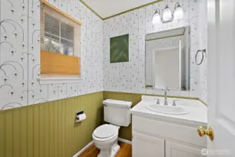 1/2 bath right off the entry area.
