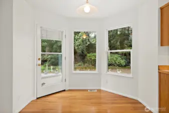 Kitchen eating area, also very light and bright!