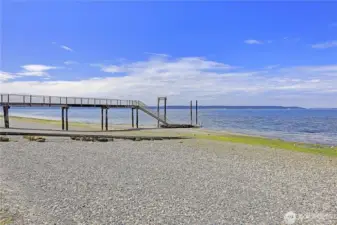 Yacht club Pier & Boat Lift.