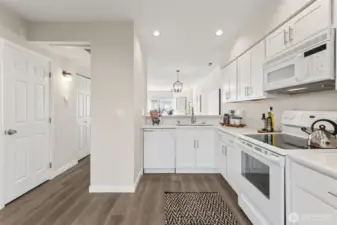 Whether you’re preparing a casual meal or hosting friends, this space feels modern, functional, and comfortable.