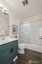 Full updated hallway bath!