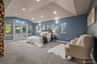 Amazing primary bedroom