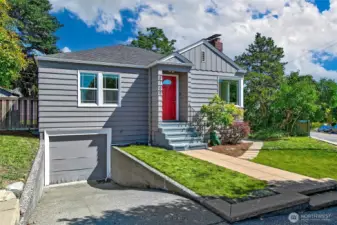 Sweet 1941 Cape Cod house.