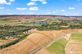 Property lines are not guaranteed to be accurate.