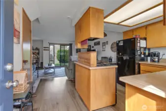 Landlord's unit, fully updated w/ flooring, carpet, paint & more