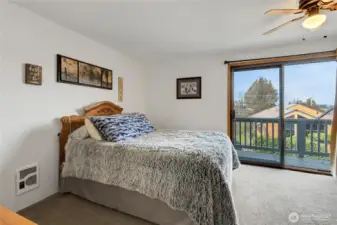 Upstairs main large bedroom