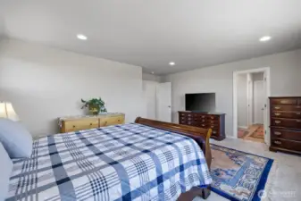 Huge primary bedroom with ensuite!