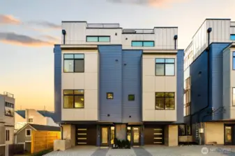 Move-in ready townhome offers all that you would expect to enjoy the Alki Experience!